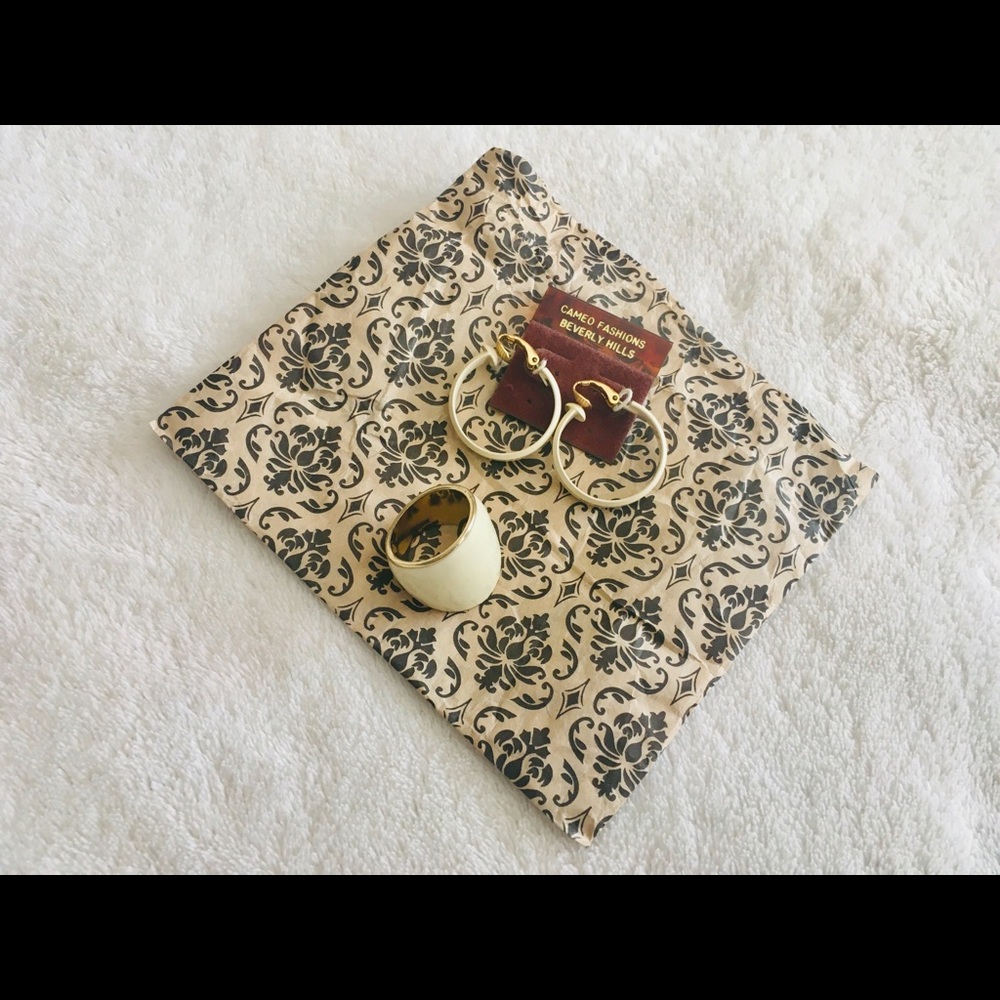 White 80’s clip on earrings and ring